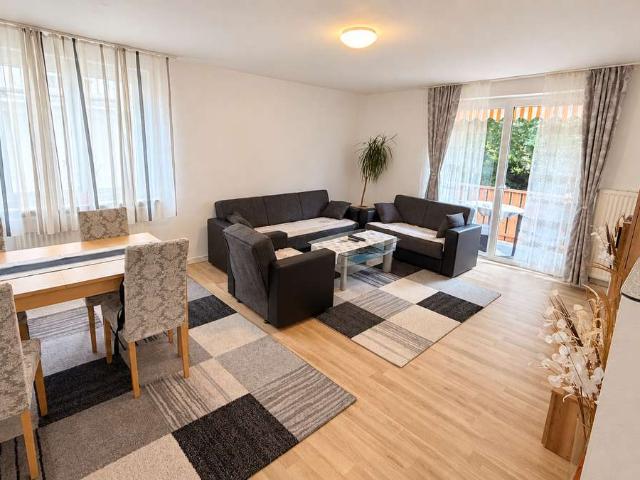 Viel Platz für die Familie: Helle 4 Zimmer Wohnung mit Balkon in Stuttgart Zazenhausen