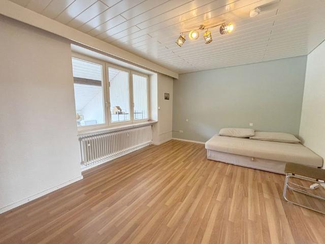 Viel Platz für die Familie! Ruhige Lage, super Lux Anbindung, Garage und Gäste WC.