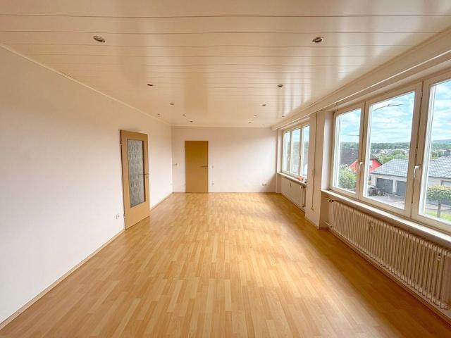 Viel Platz für die Familie! Ruhige Lage, super Lux Anbindung, Garage und Gäste WC.