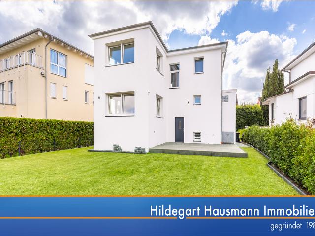 Viel Platz für die Familie – saniertes Einfamilienhaus mit Garten und Garage: Hausmann Makler
