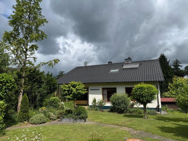 Viel Platz für Familie, Gewerbe. Großzügiges Einfamilienhaus i