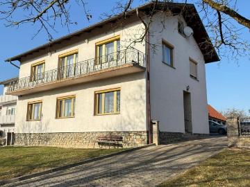 Viel Platz für Familie, Hobby & Fahrzeuge Wohnhaus mit 2.161 m² Baugrund