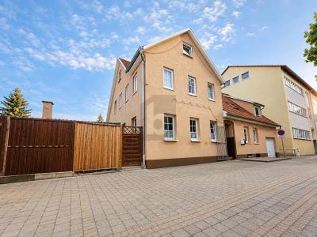 VIEL PLATZ FÜR FAMILIE UND ARBEIT