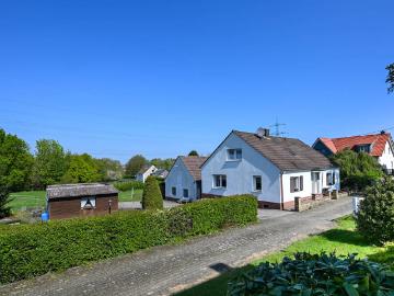 Viel Platz für Ideen: Freistehendes Einfamilienhaus mit großem Grundstück in Niederwenigern