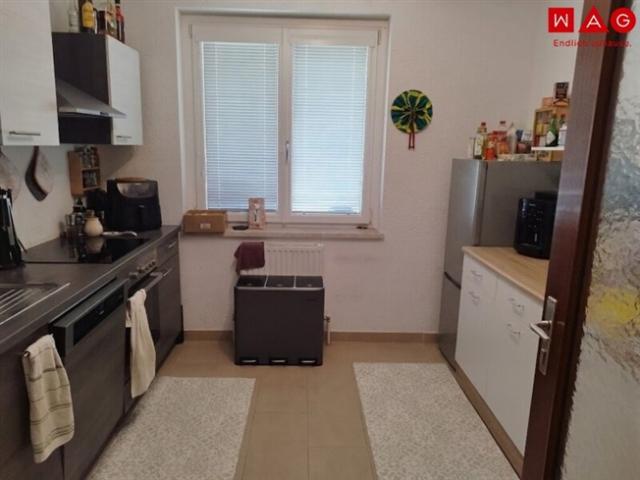 Viel Platz für Ihre Familie! Gemütliche 4 Zimmer Wohnung mit großer Loggia umgeben von Grünflächen! Beste Infrastruktur!