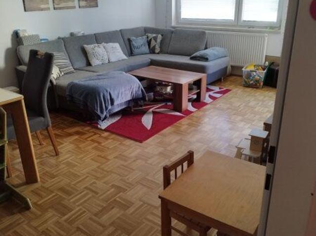 Viel Platz für Ihre Familie! Gemütliche 4 Zimmer Wohnung mit großer Loggia umgeben von Grünflächen! Beste Infrastruktur!
