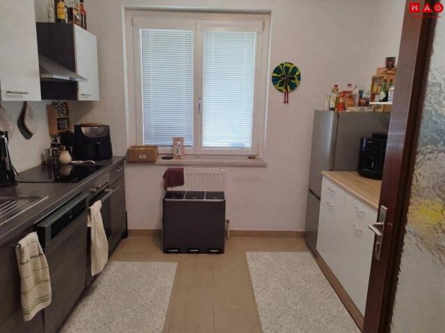 Viel Platz für Ihre Familie! Gemütliche 4 Zimmer Wohnung mit großer Loggia umgeben von Grünflächen! Beste Infrastruktur!