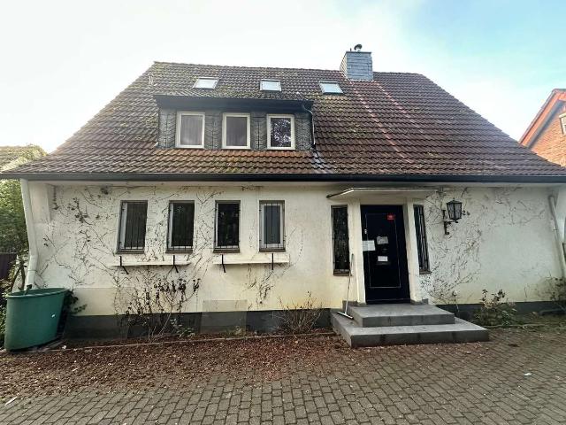 Viel Platz für Ihre Ideen: Großzügiges Haus in Düsseldorf Angermund