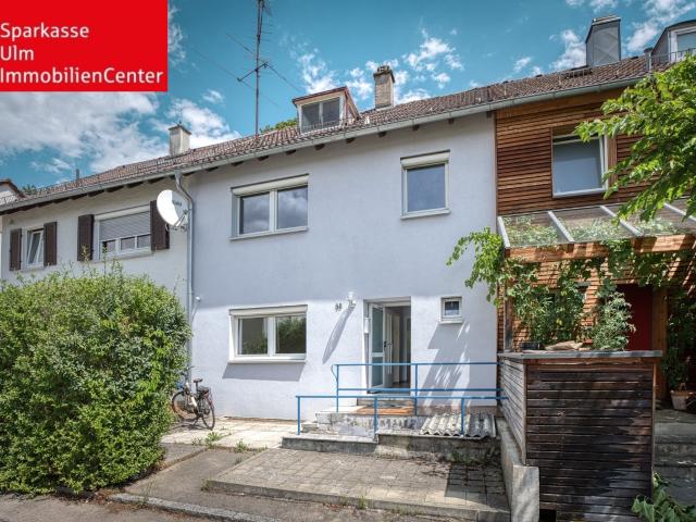 Viel Platz für Ihre Ideen – Reihenmittelhaus mit Entwicklungspotenzial am Ulmer Eselsberg