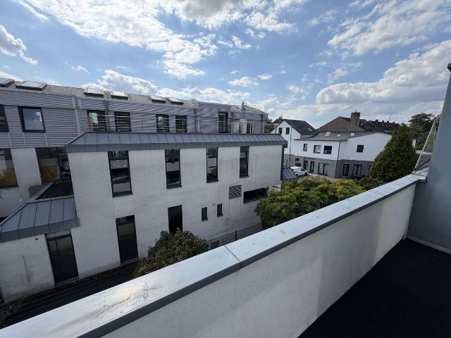 Viel Platz für Ihre Ideen: Tolle 3 Zimmer Wohnung mit Balkon, Garage & großem Dachgeschossbereich