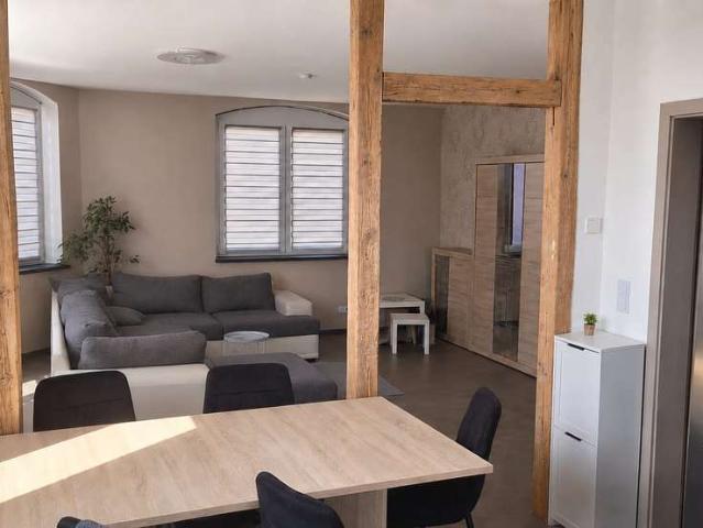 Viel Platz für Ihre Ideen: 5 Zimmer Wohnung in Oederan mit EBK