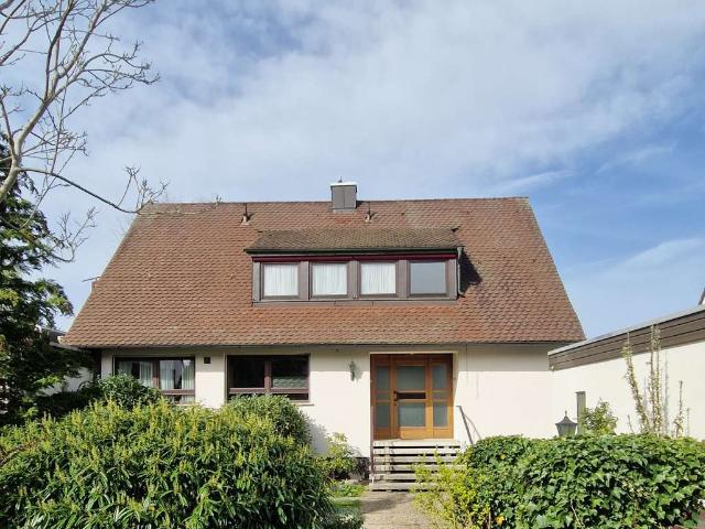 Viel Platz für Ihre Pläne: Einfamilienhaus in Nürnberg Worzeldorf