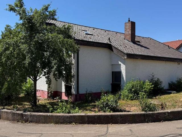 Viel Platz für Ihre Pläne: Einfamilienhaus in Oettingen