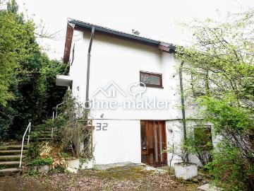 Viel Platz für Ihre Pläne: Zweifamilienhaus in top Lage in Reutlingen