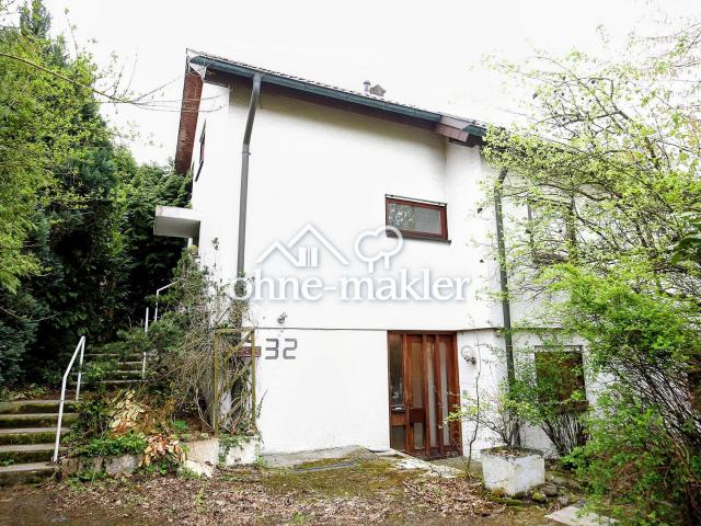 Viel Platz für Ihre Pläne: Zweifamilienhaus in top Lage in Reutlingen