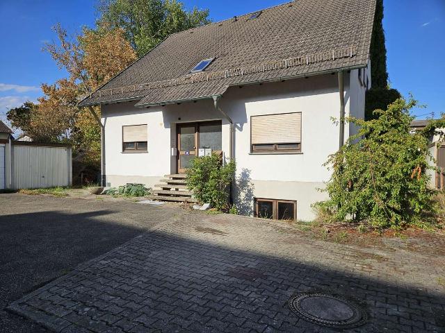 Viel Platz für Ihre Visionen in diesem Mehrfamilienhaus in Graben Neudorf