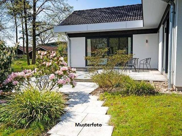 Viel Platz für Ihre Wohnträume – Einfamilienhaus mit Wintergarten