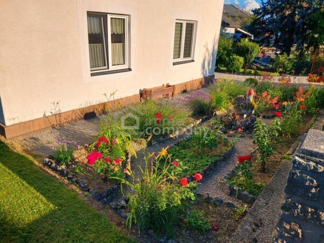 VIEL PLATZ FÜR IHRE WOHNTRÄUME Familienparadies zum Gestalten und Geniessen