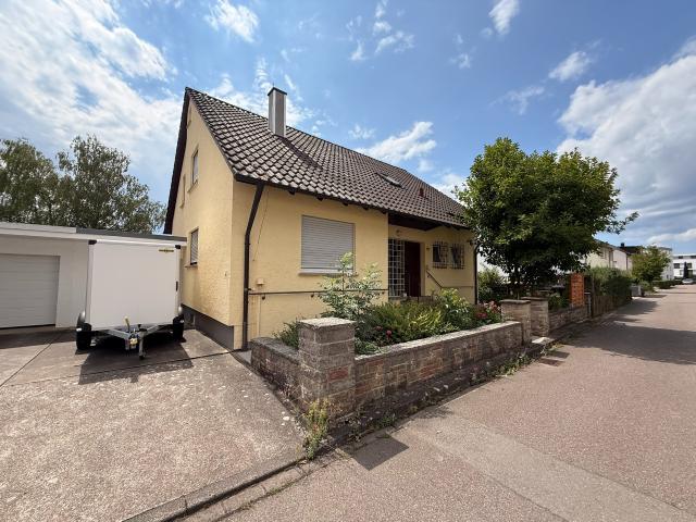 Viel Platz für Ihre Wohnträume – freistehendes Familienhaus mit großem Garten