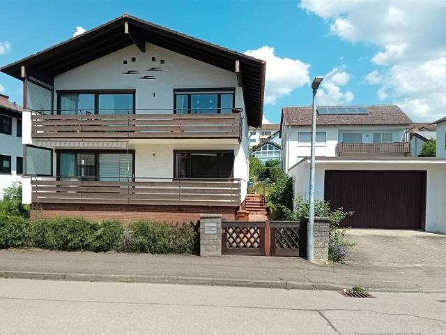 Viel Platz für Ihre Wohnideen – Zweifamilienhaus mit Doppelgarage