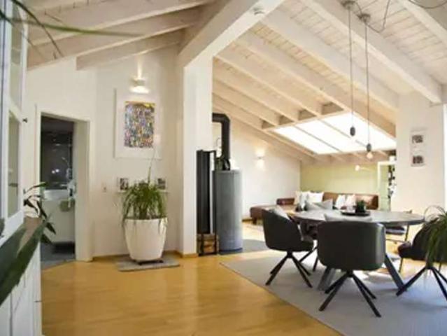 Viel Platz für Ihren Alltag: 4 Zimmer Dachgeschosswohnung in Deggendorf
