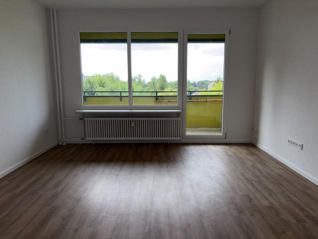 Viel Platz für Krimskrams Geräumiges Apartment mit Balkon, Aufzug und Wannenbad !