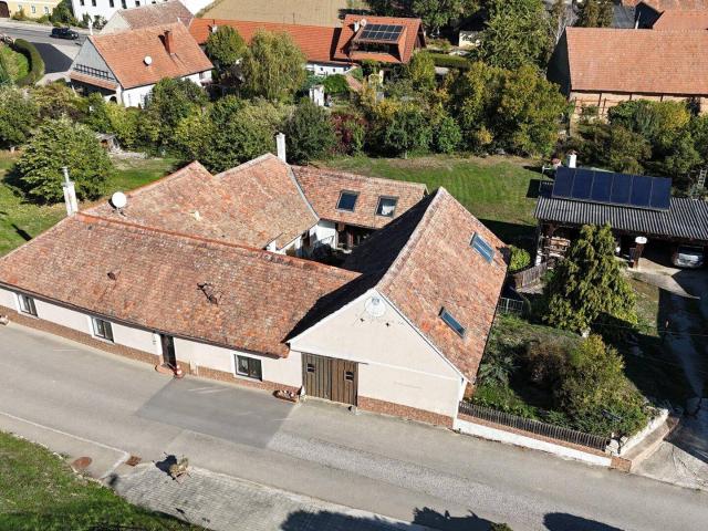 Viel Platz für neue Ideen – großzügiges Anwesen mit Garten und Stadel in Kühnring