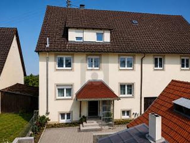 VIEL PLATZ, FAST FERTIG SANIERT