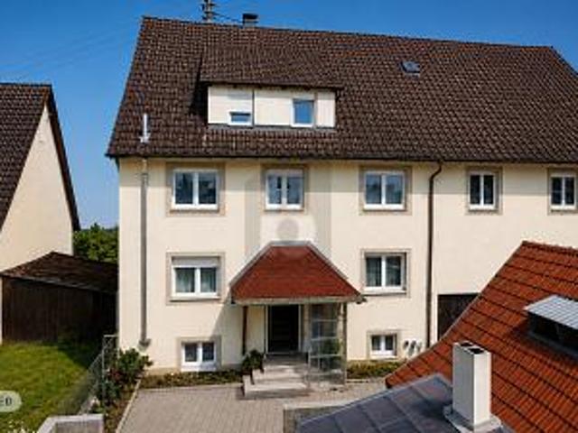 VIEL PLATZ, FAST FERTIG SANIERT