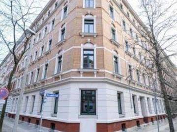 Viel Platz im Dachgeschoss! + Parkett + Lift + Wanne & Dusche + 13 m² Dachloggia + große Küche