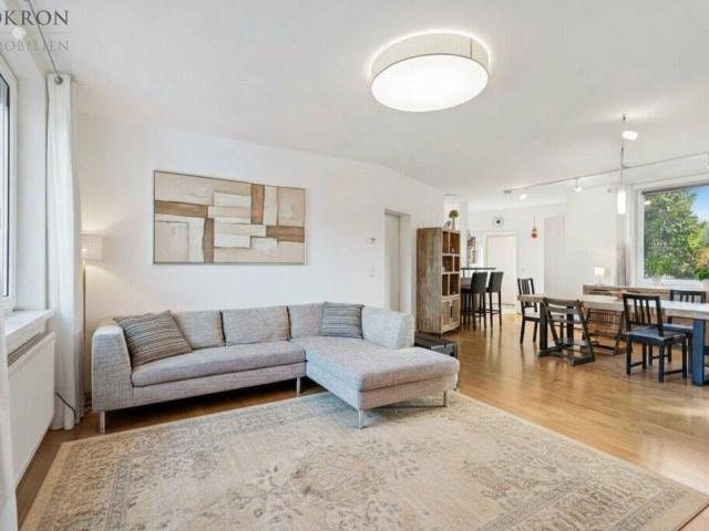 Viel Platz im Grünen: 4 Zimmer Wohnung mit 270 m² Garten und Südwestbalkon