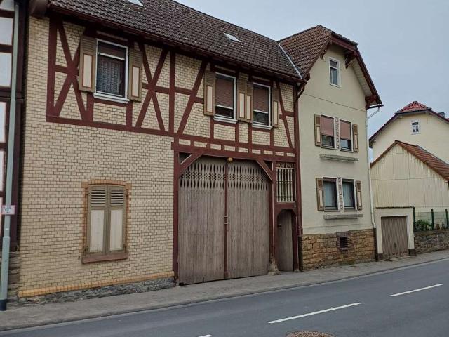 Viel Platz in Butzbach: Großzügiges Bauernhaus
