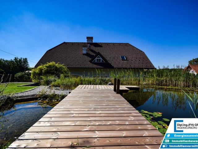 Viel Platz in begehrter Lage – Familienhaus mit Schwimmteich