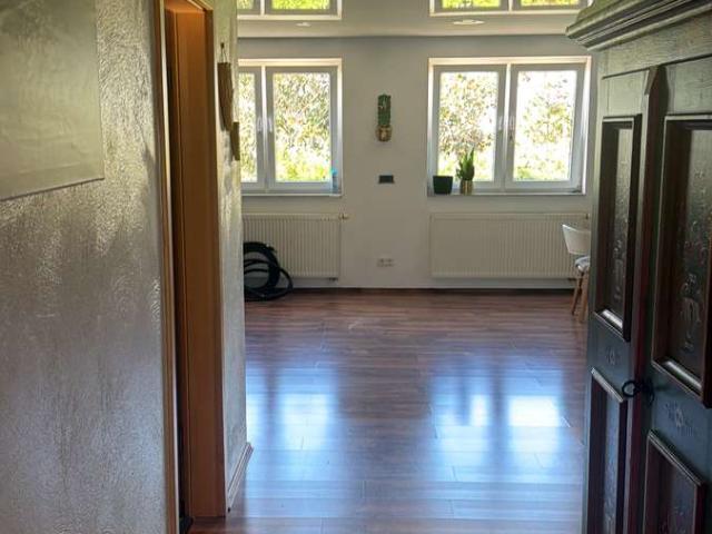 Viel Platz in Hanhofen: 4 Zimmer Wohnung mit 135 m² 1 Og