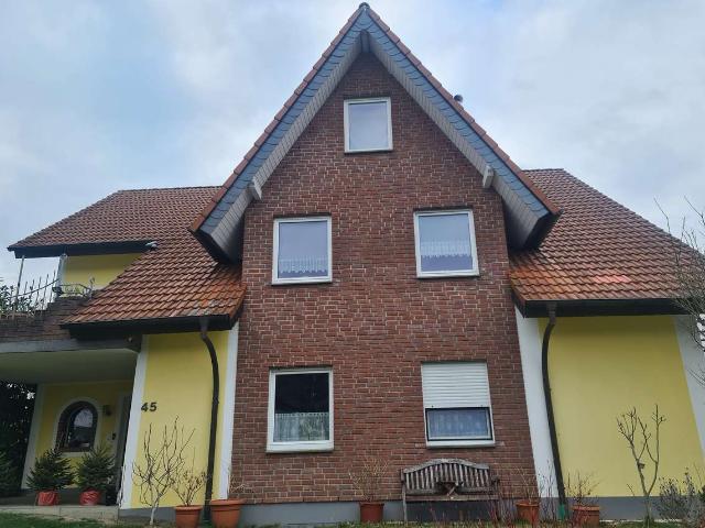 Viel Platz in Lage: Gepflegtes Mehrfamilienhaus mit Garage
