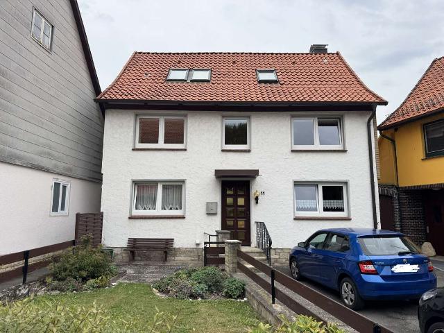 Viel Platz in Lamspringe: Einfamilienhaus mit acht Zimmern