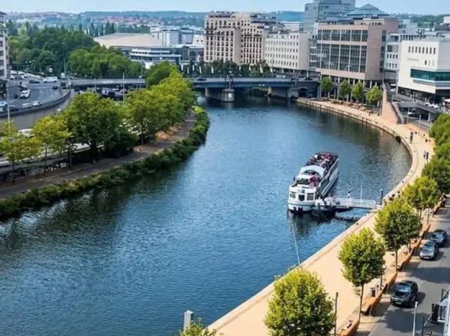 Viel Platz in Saarbrücken: 4 Zimmer Wohnung mit Balkon