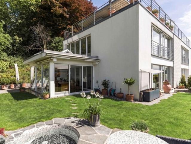 VIEL PLATZ & KLASSE AM SONNENHANG EXKLUSIVES 5.5 ZIMMER DOPPELEINFAMILIENHAUS
