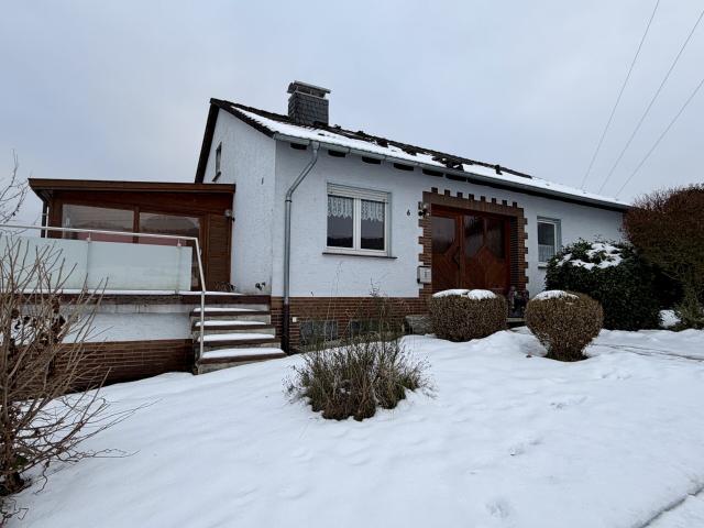 Wohnen mit Weitblick: Einfamilienhaus mit Einliegerwohnung in Knüllwald! Keine Käuferprovision!