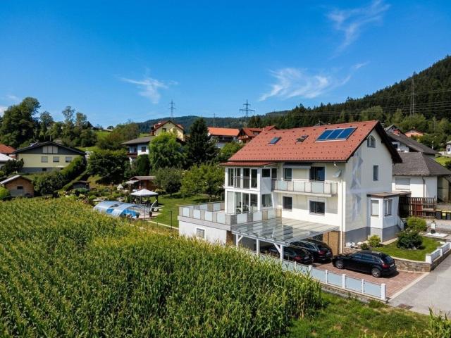 Viel Platz, Ruhe und Aussicht Wohnhaus mit Pool in Top Lage von Mürzhofen