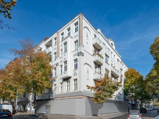 Viel Platz und Altbaucharme: Großzügige 2 Zimmer Wohnung mit Balkon sucht neue Mieter!