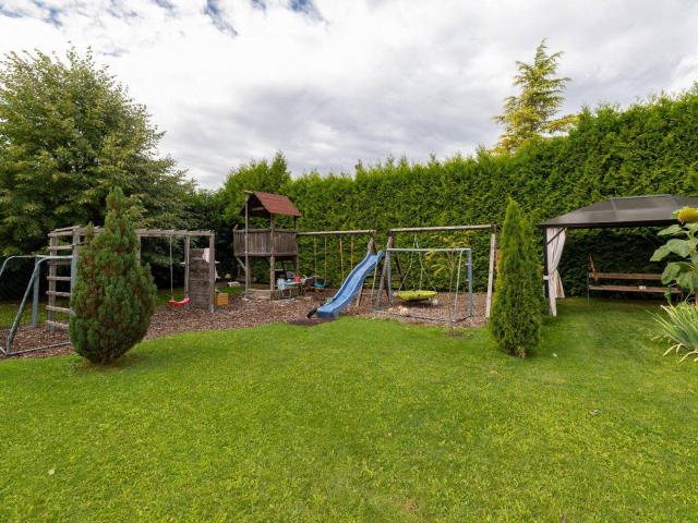 VIEL PLATZ, VIEL GRÜN, VIEL PRIVATSPHÄRE – FAMILIENHAUS AUF 1.365 M² GRUND
