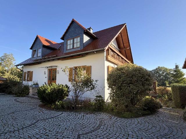 Viel Platz, viel Privatsphäre und maximale Flexibilität Großzügiges Landhaus im Grünen