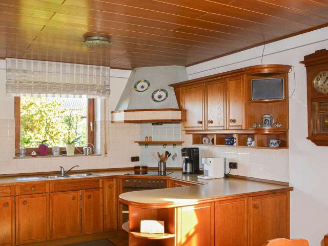 Viel Platz, viele Möglichkeiten – Zweifamilienhaus mit Garten & Terrasse in Megesheim