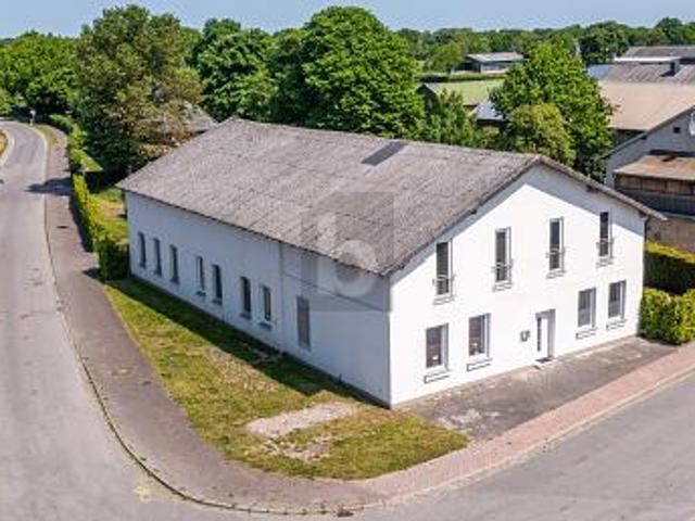 VIEL PLATZ, WERKSTATT & 300 M² AUSBAUPOTENZIAL