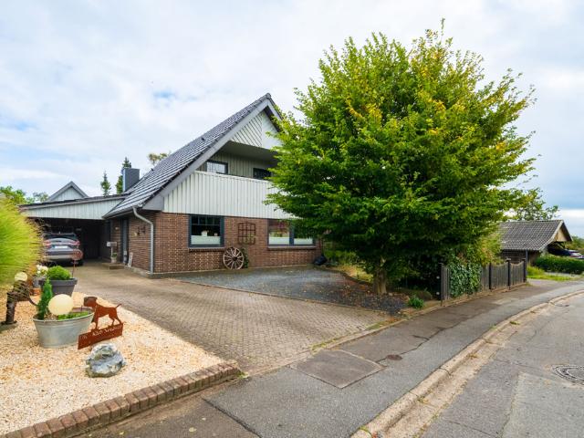 Viel Platz zum Wohlfühlen Einfamilienhaus mit tollem Grundstück und PV Anlage