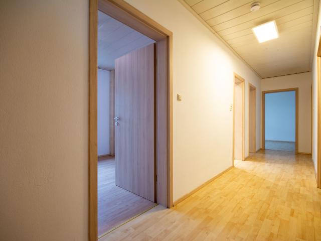 VIEL PLATZ ZUM WOHLFÜHLEN! GEPFLEGTE 4 ZIMMER EG WOHNUNG IN RIEDEN
