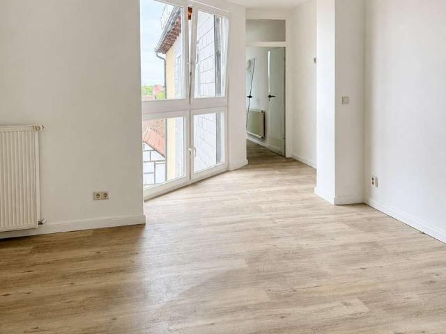 Viel Platz zum Wohlfühlen – großzügige 3,5 Zimmer Wohnung mit Einbauküche und Aufzug