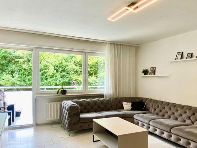 VIEL PLATZ ZUM WOHLFÜHLEN – HELLE 3 ZIMMER WOHNUNG MIT BALKON !