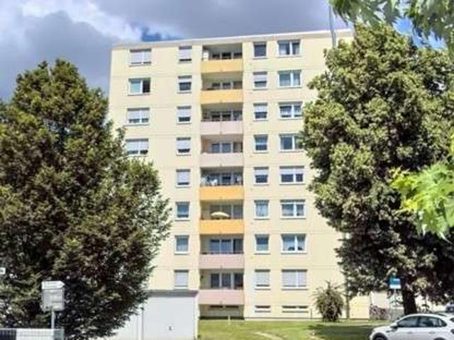 Viel Platz zum Wohlfühlen – 3,5 Zimmer Wohnung mit Aufzug